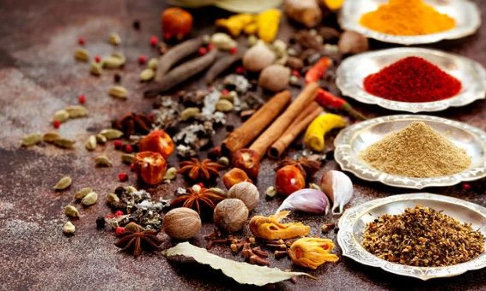 Το θαυματουργό μπαχαρικό που καταπολεμά τους πόνους στα γόνατα